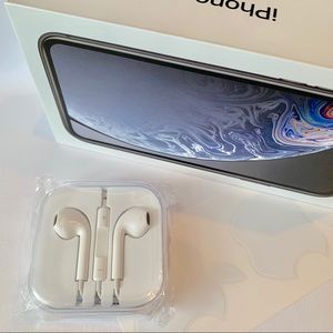 Apple EarPods earphones. 3.5mm plug. Never used.